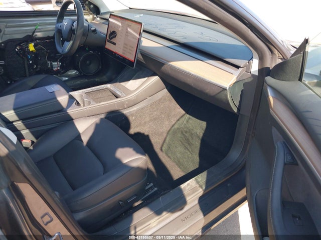 2023 TESLA MODEL 3 5YJ3E1EA7PF660456 Photo 4