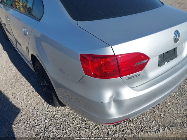 3VWD17AJ2EM270847 Volkswagen Jetta