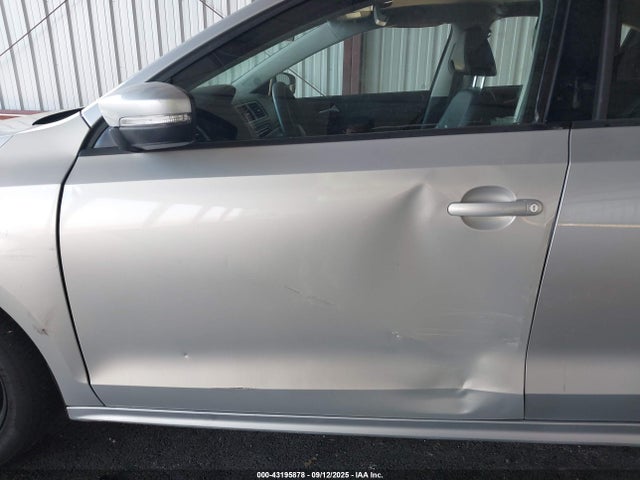 3VWD17AJ2EM270847 Volkswagen Jetta