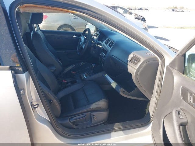 3VWD17AJ2EM270847 Volkswagen Jetta