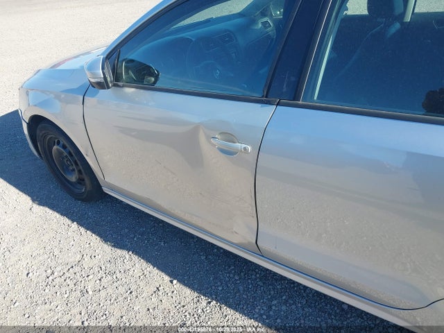 3VWD17AJ2EM270847 Volkswagen Jetta