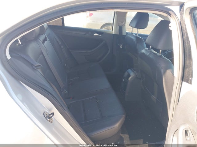 3VWD17AJ2EM270847 Volkswagen Jetta