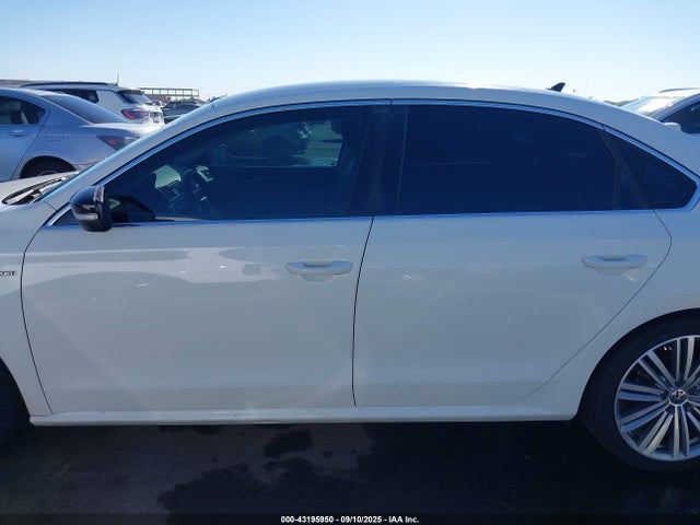 Volkswagen Passat 2015 1VWBT7A34FC079887 Image 14