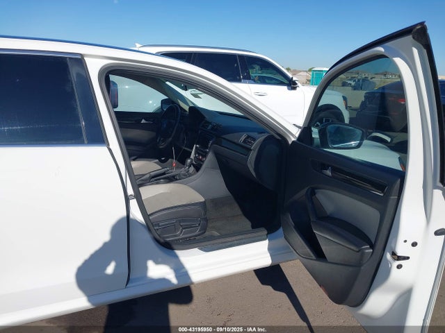 Volkswagen Passat 2015 1VWBT7A34FC079887 Image 5