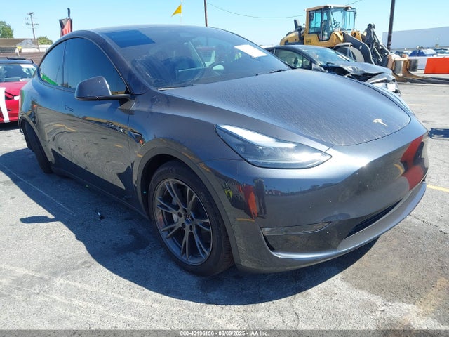 2024 TESLA MODEL Y 7SAYGAEE8RF211201 Photo 0