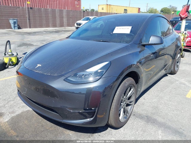 2024 TESLA MODEL Y 7SAYGAEE8RF211201 Photo 1