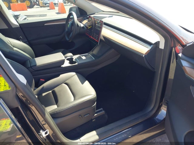 2024 TESLA MODEL Y 7SAYGAEE8RF211201 Photo 4