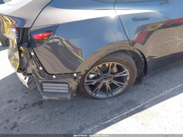 2024 TESLA MODEL Y 7SAYGAEE8RF211201 Photo 5