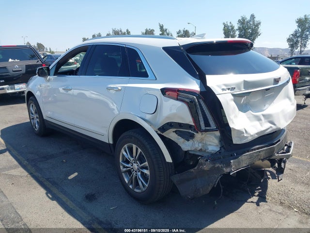 2021 CADILLAC XT5 1GYKNCRS0MZ163677 Photo 2