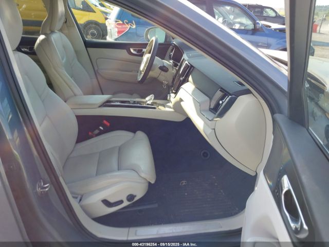 2022 VOLVO XC60 YV4L12RL7N1018285 Photo 4