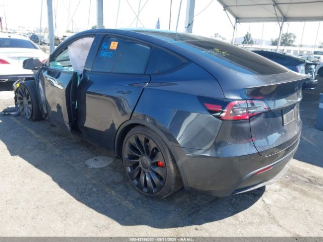 2025 TESLA MODEL Y 7SAYGDEF1SF245917 Photo 2