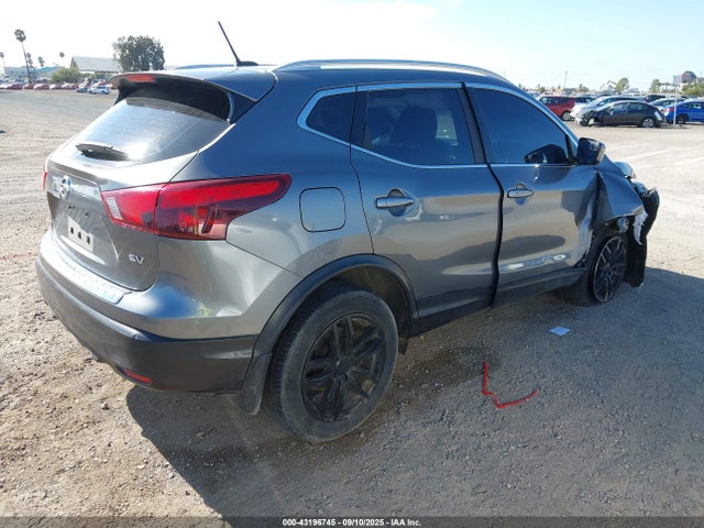 JN1BJ1CP8JW153425 Nissan Rogue Sport Sv