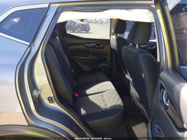 JN1BJ1CP8JW153425 Nissan Rogue Sport Sv