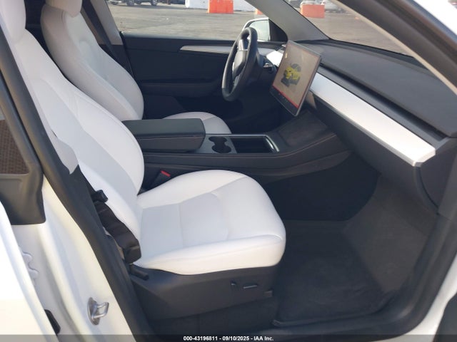 2023 TESLA MODEL Y 7SAYGDEE0PA135579 Photo 4