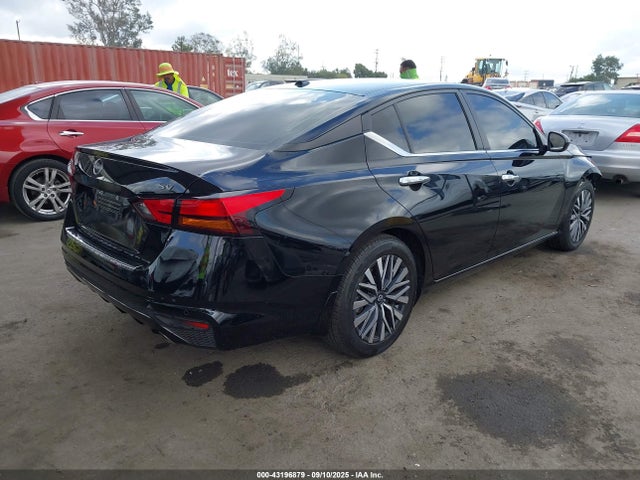 Nissan 2023 2023 1N4BL4DV6PN400175 Image 4