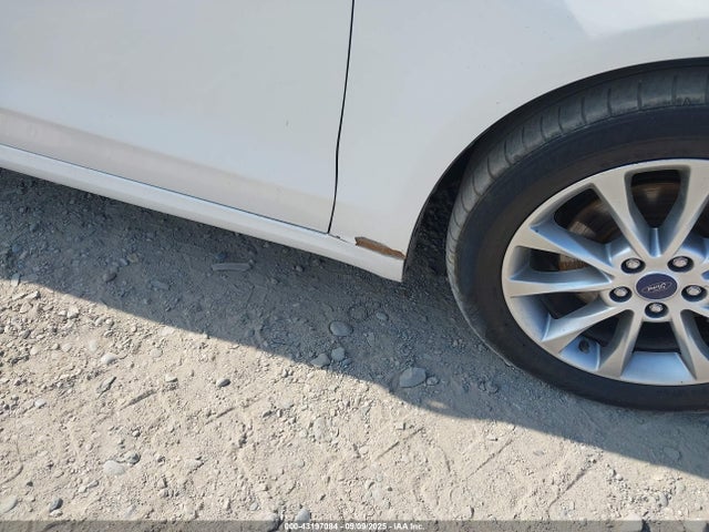 Ford 2017 2017 3FA6P0HD9HR132642 Image 6