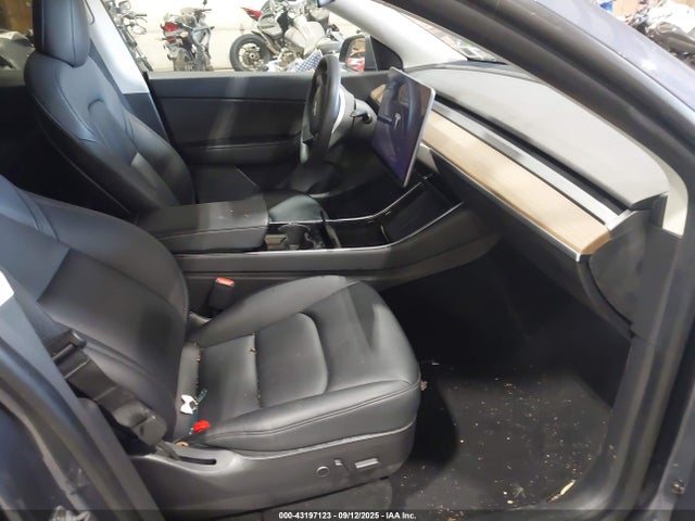 5YJYGDEE5MF111497 Tesla 2021