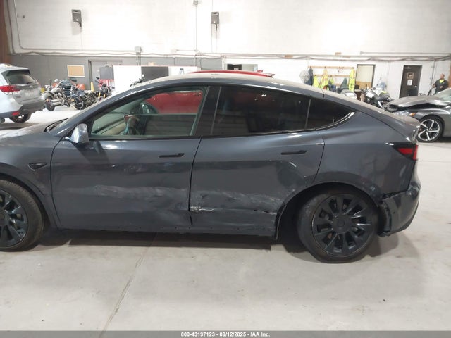 5YJYGDEE5MF111497 Tesla 2021