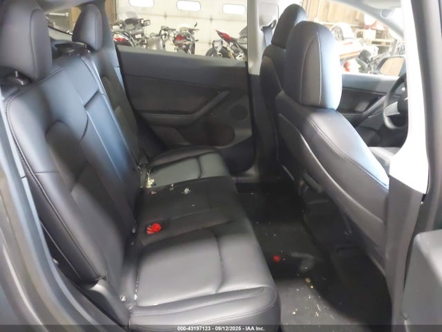 5YJYGDEE5MF111497 Tesla 2021