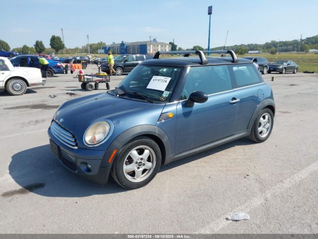 2010 MINI COOPER WMWMF3C57ATZ62317 Photo 1