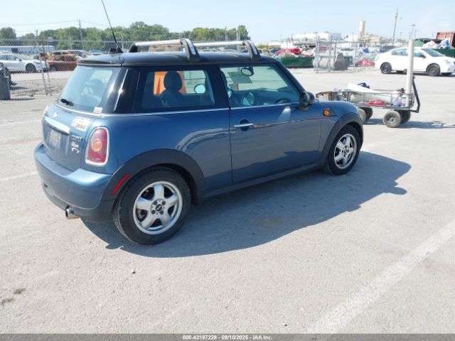 2010 MINI COOPER WMWMF3C57ATZ62317 Photo 3