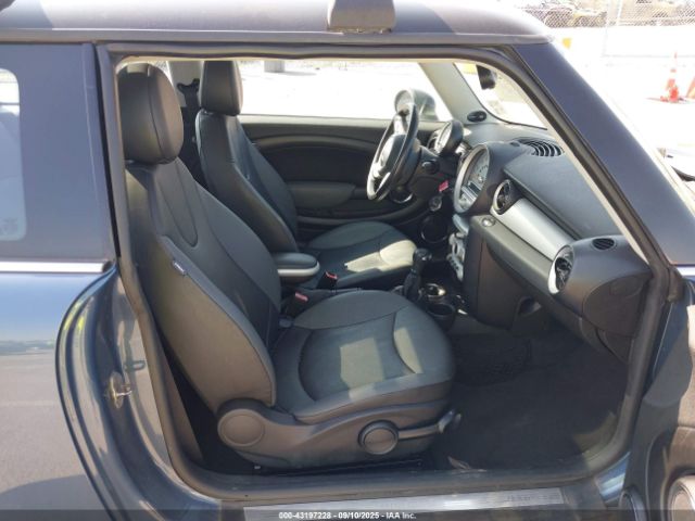 2010 MINI COOPER WMWMF3C57ATZ62317 Photo 4
