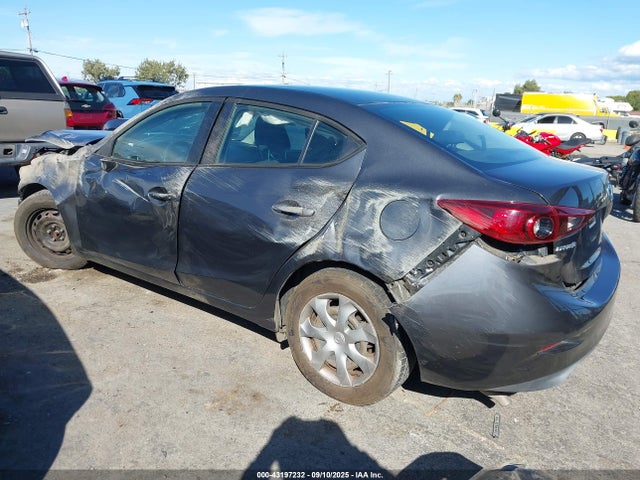 Mazda pe 2015 3MZBM1U72FM144484 Image 3