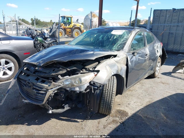 Mazda pe 2015 3MZBM1U72FM144484 Image 6