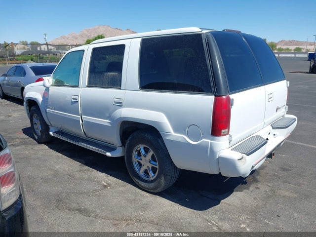 2000 CADILLAC ESCALADE 1GYEK63R7YR220833 Photo 2