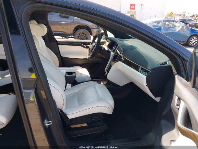 2016 TESLA MODEL X 5YJXCBE41GF003644 Photo 4