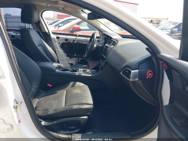 2017 JAGUAR XE SAJAD4BG3HA959264 Photo 4