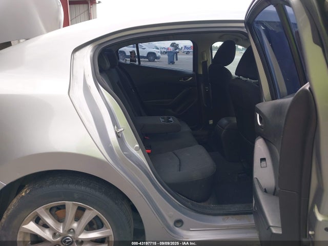 JM1BM1U78G1322643 Mazda pe