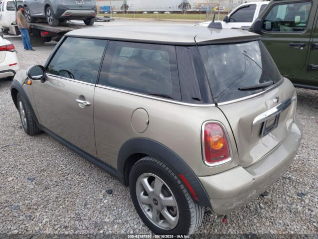 2009 MINI COOPER WMWMF33529TW77634 Photo 2