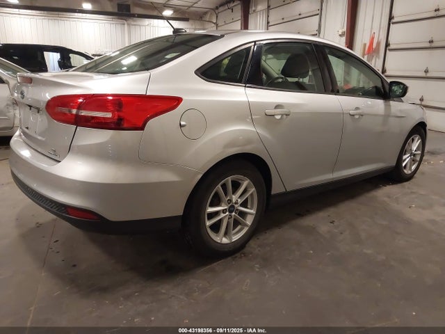 Ford Focus 2016 1FADP3F2XGL361080 Image 4