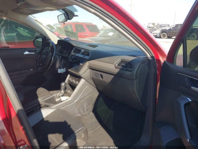 2018 VOLKSWAGEN TIGUAN 3VV3B7AX1JM025467 Photo 4