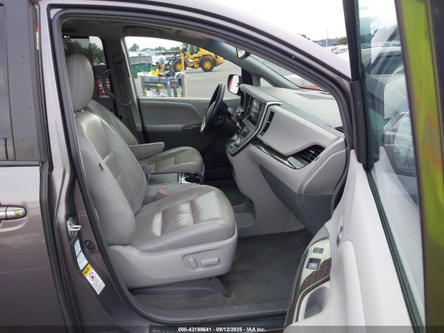 5TDDK3DC5FS114485 Toyota Sienna Xle Premium 7 Passenger
