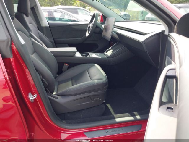 2026 TESLA MODEL Y 7SAYGDEE6TF360599 Photo 4