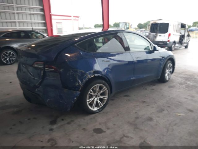 2024 TESLA MODEL Y 7SAYGDEE3RA268033 Photo 3