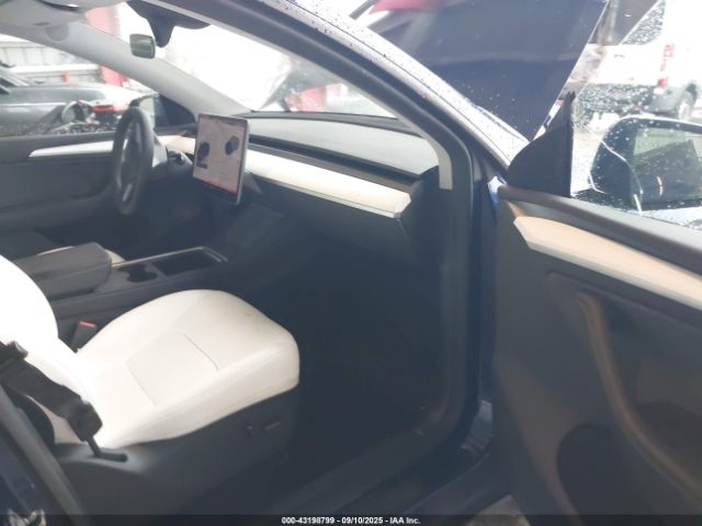 2024 TESLA MODEL Y 7SAYGDEE3RA268033 Photo 4