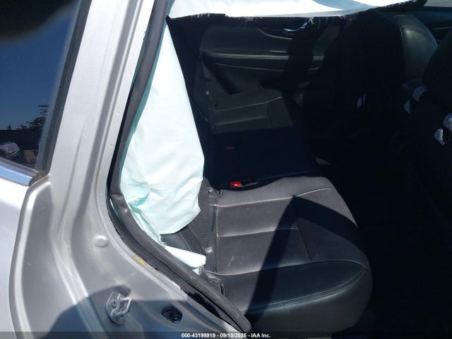 Nissan Rogue 2017 5N1AT2MV0HC753627 Image 8