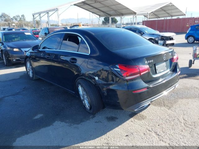 2019 MERCEDES-BENZ A 220 WDD3G4EB7KW017295 Photo 2