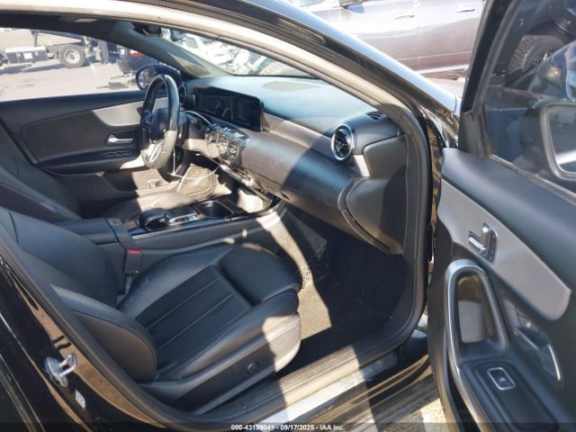 2019 MERCEDES-BENZ A 220 WDD3G4EB7KW017295 Photo 4
