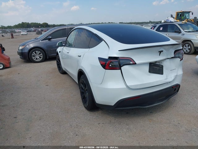 2024 TESLA MODEL Y 7SAYGDEE3RA251359 Photo 2