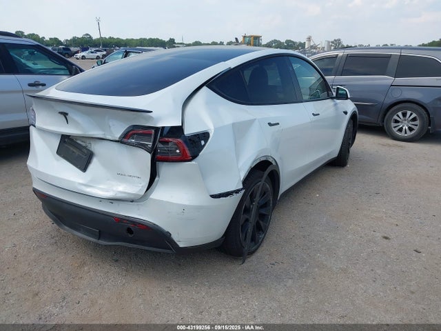 2024 TESLA MODEL Y 7SAYGDEE3RA251359 Photo 3