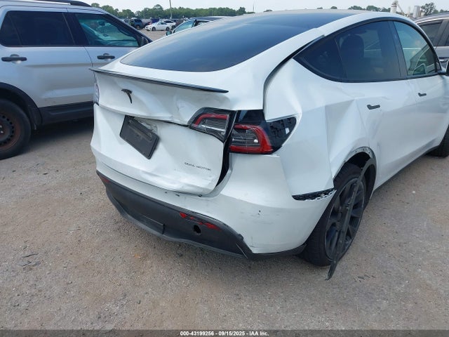 2024 TESLA MODEL Y 7SAYGDEE3RA251359 Photo 5