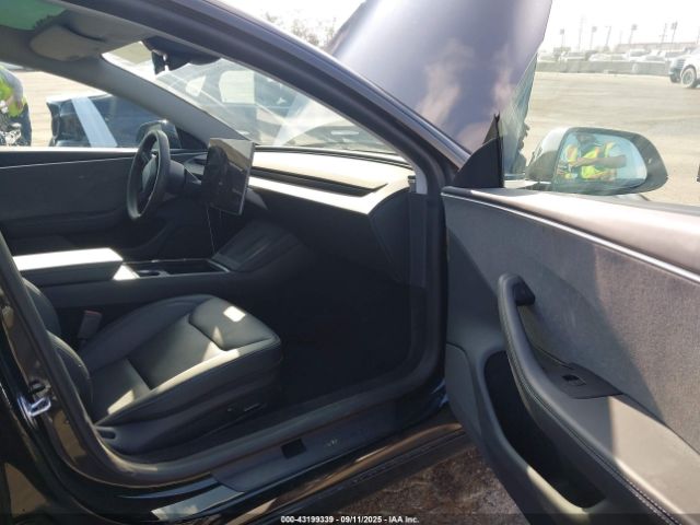 2025 TESLA MODEL 3 5YJ3E1EA3SF968930 Photo 4