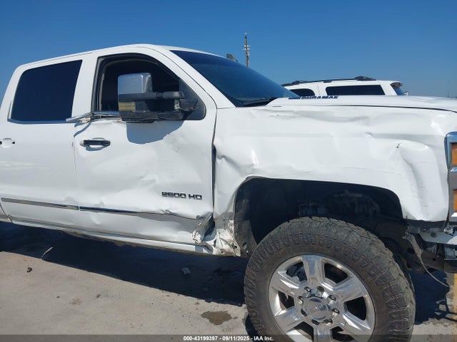 Chevrolet lml 2015 1GC1CVE85FF649953 Image 17