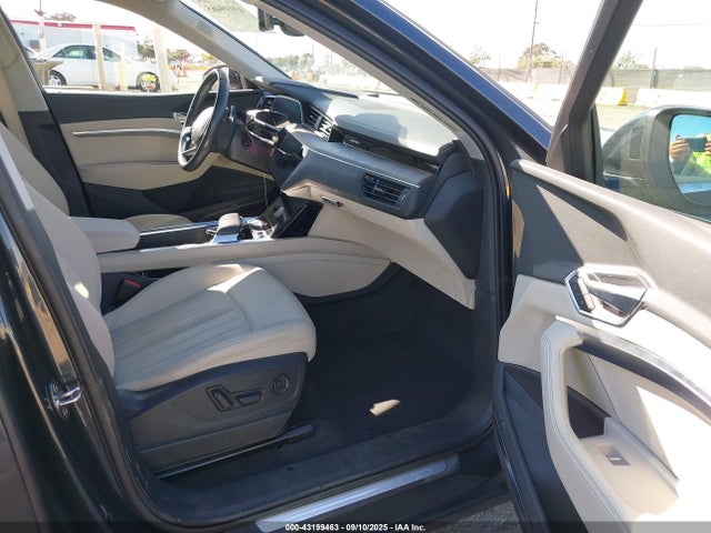 2019 AUDI E-TRON WA1LAAGE4KB009805 Photo 4