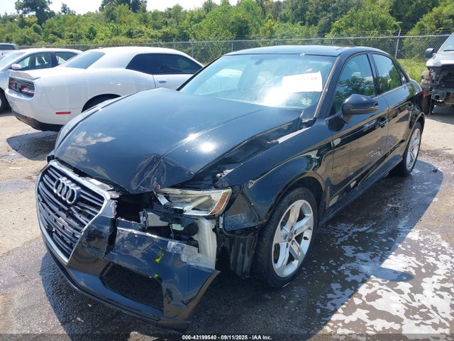 2017 AUDI A3 WAUAUGFF4H1041652 Photo 1
