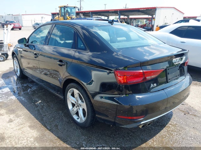 2017 AUDI A3 WAUAUGFF4H1041652 Photo 2